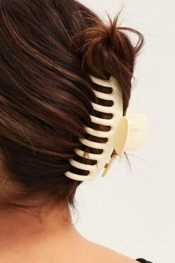 White Classic Claw Clip -You And All Fashion Store cacd00256 51s white 3