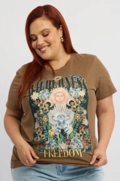 Brown Graphic T-shirt Short Sleeve Crew Neck